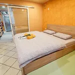 Elegant And Stylish Retreat With Terrace - Two Bedroom With Terrace Apartment *