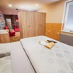 Elegant And Stylish Retreat With Terrace - Two Bedroom With Terrace Apartment *