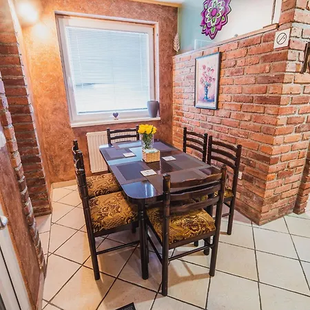 Lägenhet Elegant And Stylish Retreat With Terrace - Two Bedroom With Terrace