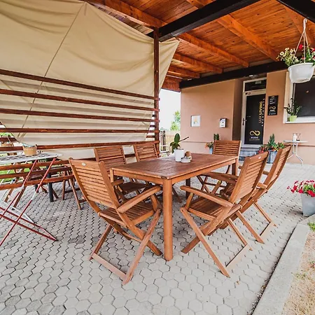 Elegant And Stylish Retreat With Terrace - Two Bedroom With Terrace Lejlighed