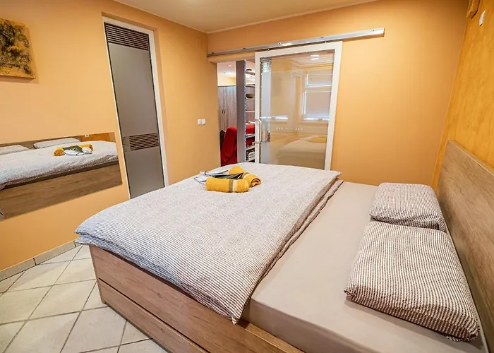 Apartment Elegant And Stylish Retreat With Terrace - Two Bedroom With Terrace