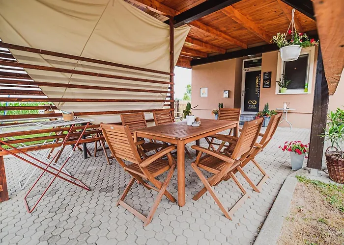 Elegant And Stylish Retreat With Terrace - Two Bedroom With Terrace Lägenhet