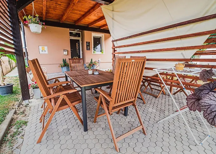 Lägenhet Elegant And Stylish Retreat With Terrace - Two Bedroom With Terrace *